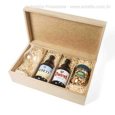 Kit Cerveja com taça, nuts e 2 Cervejas na caixa de MDF